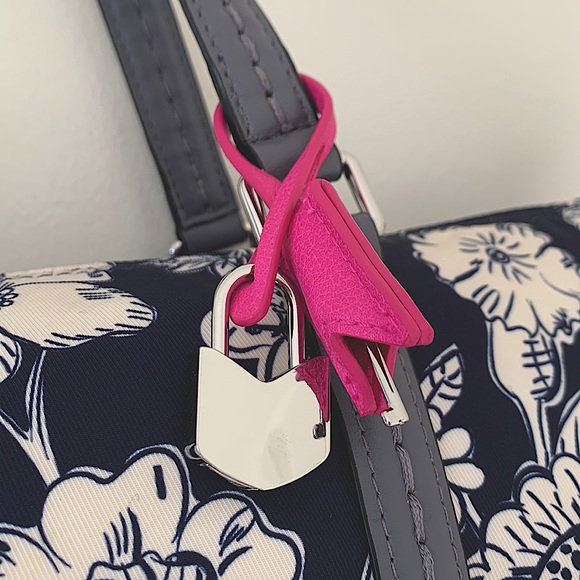 🔥🎉 HP!🔥🎉Vera Bradley Midtown Small Tote Midnight Floral Lockable Women's Bag - Picture 3 of 9